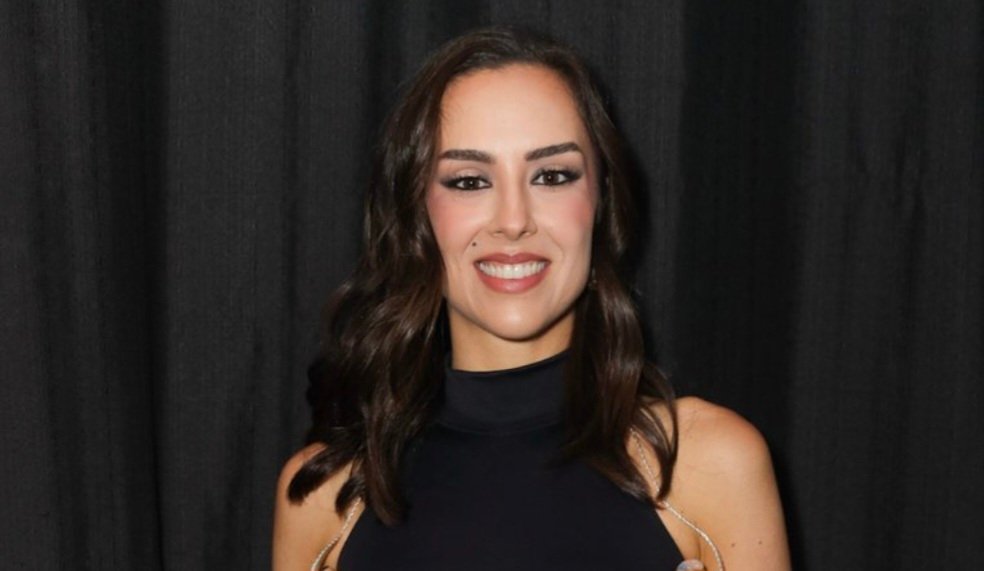 Filha de Faustão, Lara faz show apenas um dia após alta hospitalar do pai