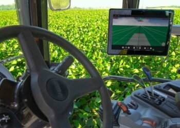 Tecnologia que abre caminhos: a presença feminina no agro ganha força com automação e inteligência de dados