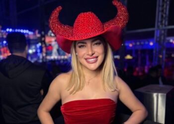 Musa da Embaixada Vila São José, Marina Orlanda rouba a cena com look poderoso no Rodeio de Bragança Paulista
