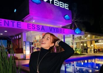 Influenciadora Amanda Manoela rouba a cena e nos bastidores da Casa Vybbe