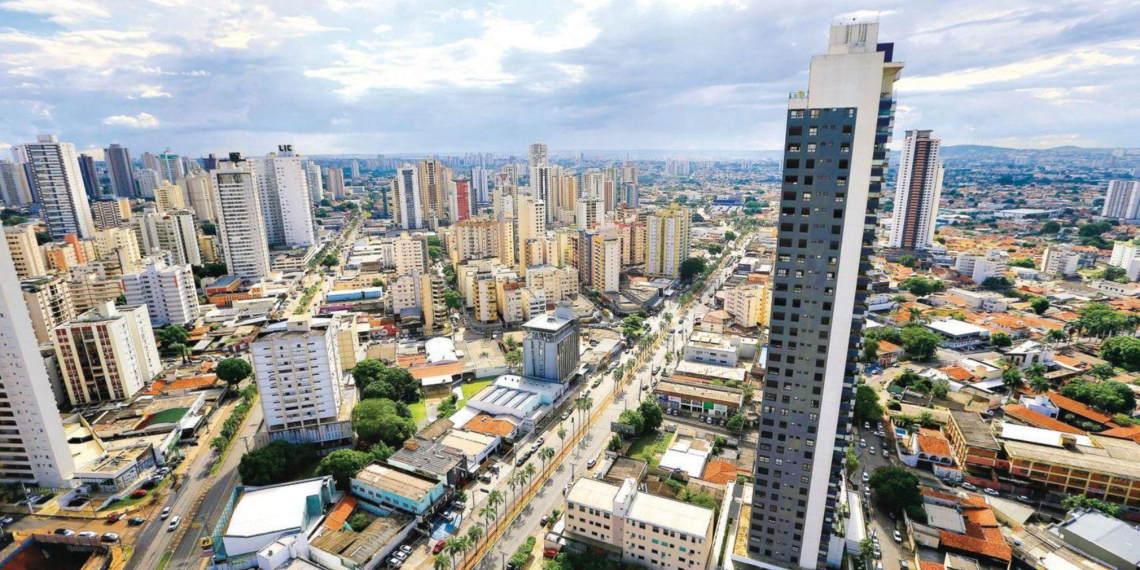 Goiânia também se beneficia da movimentação turística ao funcionar como porta de entrada para visitantes que seguem para diferentes regiões do estado
