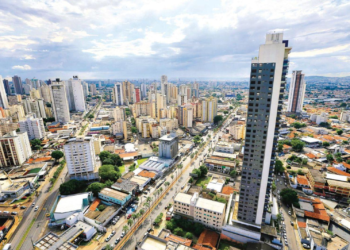 Goiânia também se beneficia da movimentação turística ao funcionar como porta de entrada para visitantes que seguem para diferentes regiões do estado