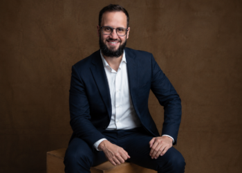 Paulo Brenha destaca que o cliente transita entre os ambientes físico e digital, e a empresa que sabe ler esse comportamento ganha relevância.