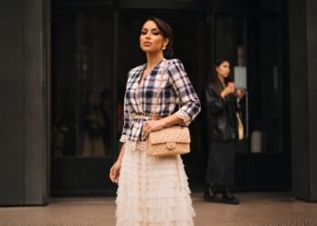 Giovanna Veríssimo afirma que a roupa é apenas parte da conversa sobre moda, comportamento e estilo, e a verdade é fundamental nesse conceito.