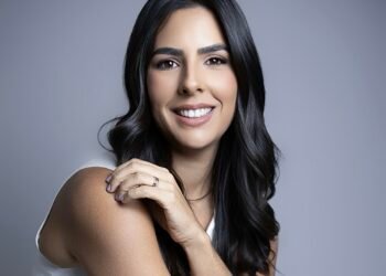 Dra. Mirella Sá destaca o movimento de debater os impactos da menopausa, obter informação qualificada e melhorar a qualidade de vida nesse período.
