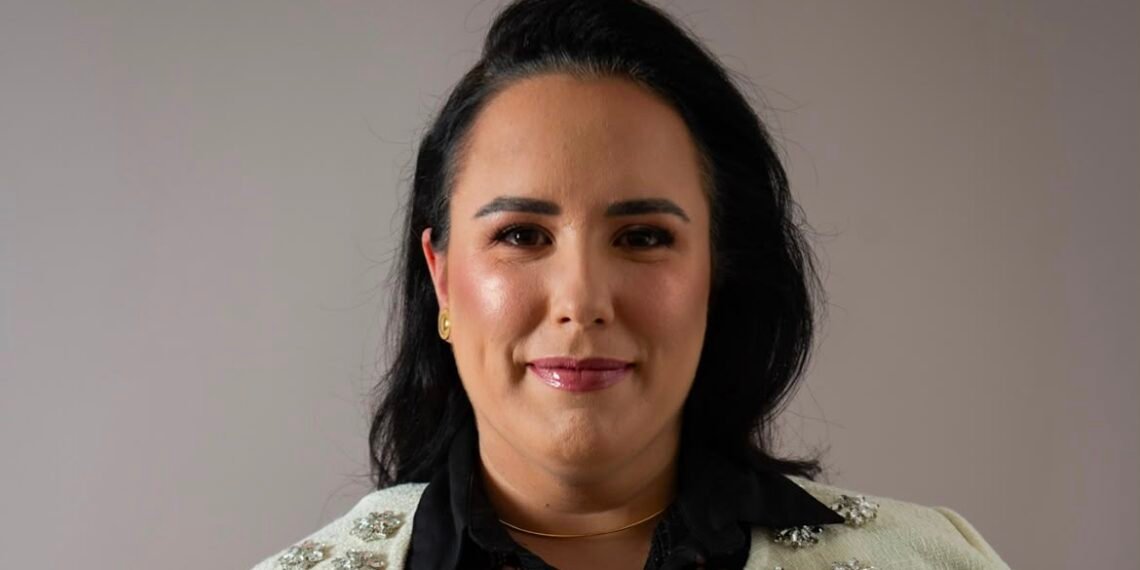 Dra. Elize Franco Rolim de Moura, especialista em Cirurgia Ginecológica Minimamente Invasiva.