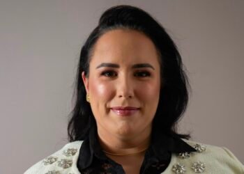 Dra. Elize Franco Rolim de Moura, especialista em Cirurgia Ginecológica Minimamente Invasiva.