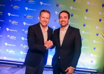 Os executivos Gustavo Pozzebon (Brasil TecPar) e Gil Alves (Allrede Telecom)