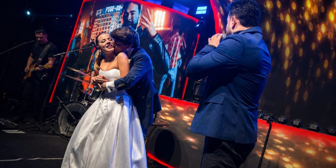 Um dos destaques do casamento de Bela Fernandes e Joãozinho Oliveira foi o show de Alê Viera.