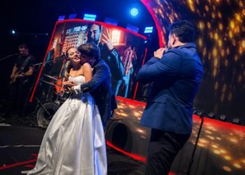 Um dos destaques do casamento de Bela Fernandes e Joãozinho Oliveira foi o show de Alê Viera.