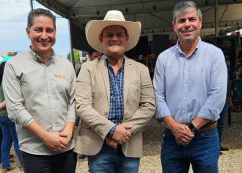Cássio Roberto Hilário (Prefeito), Edgard Scatena Filho (Presidente do Sindicato) e Flávio Henrique da Silva (Chefe de Gabinete do Senar Goiás)