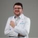 Dr. Fábio Batistella esclarece que o diagnóstico da fibromialgia é clínico e mostra que existem comportamentos que auxiliam a aliviar as dores.