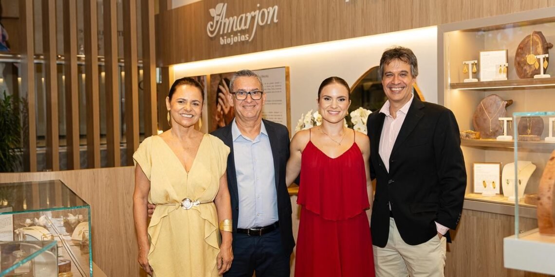 Da esqr. para dir. Isabel Ribeiro e Marcos Ribeiro fundadores da Amarjon; Raquel Neves Diretora de Marketing da Amarjon; e Renato Novis Mendonça Cofundador
