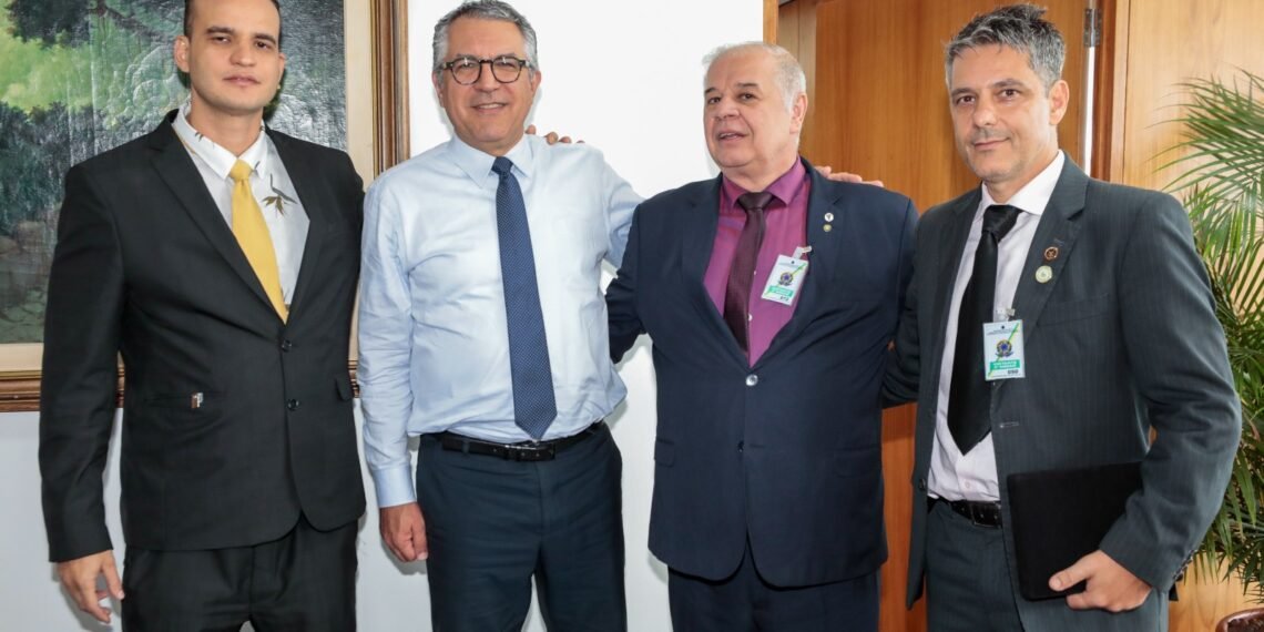 Dr. Igor Soares (delegado da FENAB), Ministro Alexandre Padilha, Dr. Jean Luís (Presidente da SBA) e Alexander da Silveira Assunção (Presidente do CNAA).