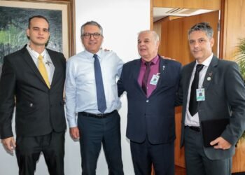 Dr. Igor Soares (delegado da FENAB), Ministro Alexandre Padilha, Dr. Jean Luís (Presidente da SBA) e Alexander da Silveira Assunção (Presidente do CNAA).